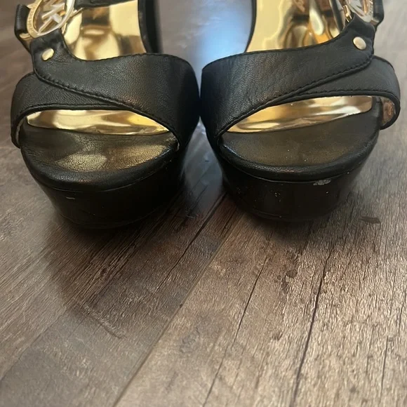 Michael Kors Chic Heels - Picture 4 of 9